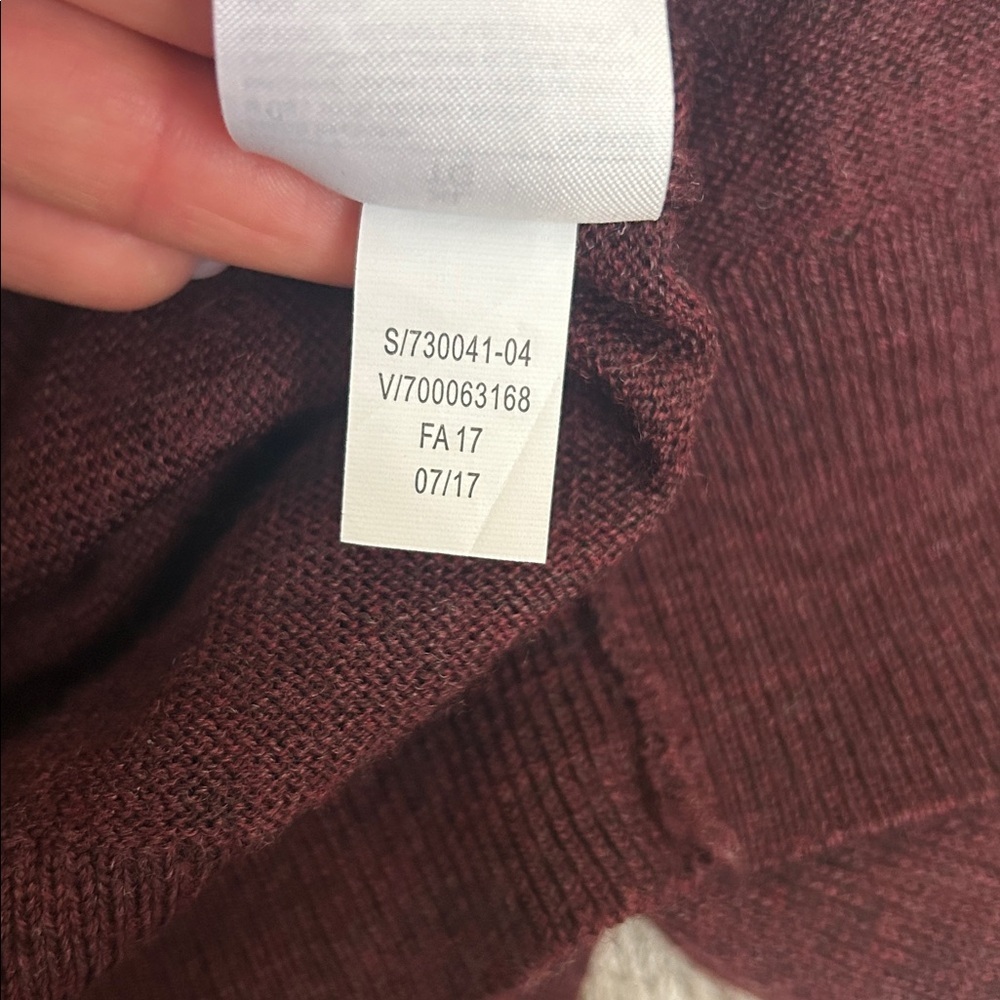 Banana Republic Men’s Burgundy Merino Wool V-Neck Sweater Sz XL - Picture 8 of 9